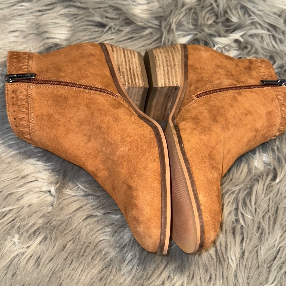 EUC Vince Camuto Parrla Western Ankle Bootie Boots Size 9 - Picture 5 of 11
